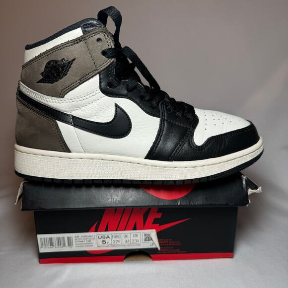 Size 5 - Nike Air Jordan 1 Retro High OG GS Dark Mocha Men's Shoes